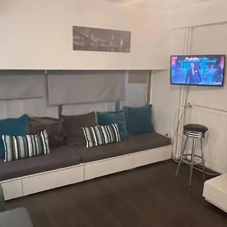 Loft For 4 To The Center Of דירה *